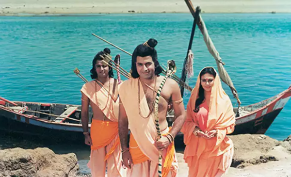 IWTKQuiz's tweet photo. On 25th Jan 1987, a hastily shot pilot of a TV series was telecast on Doordarshan. 

Shot in two weeks and allegedly of poor quality, this marked the beginning of Ramayan on Doordarshan. 

A thread on Ramanand Sagar's Ramayan🧵 https://t.co/PLGRjlIIkR
