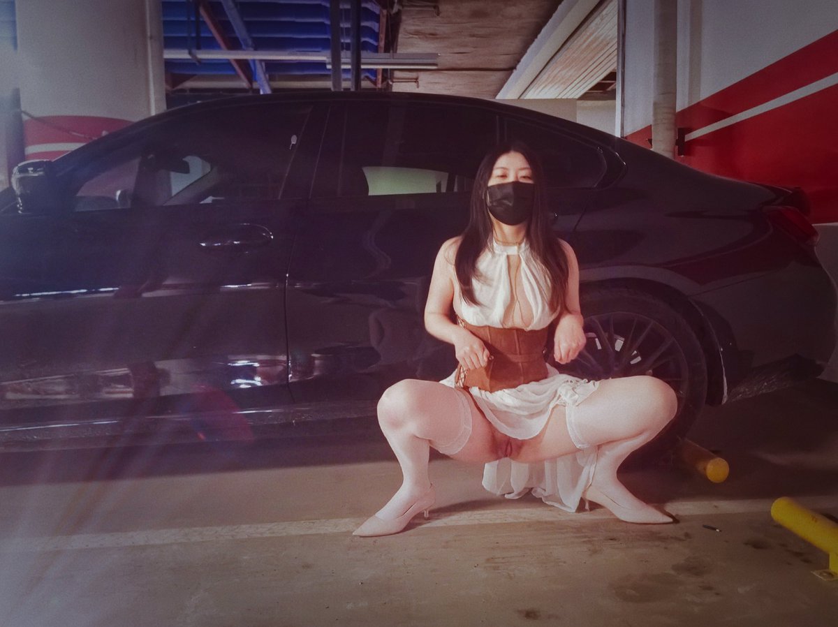 地下车库的快乐就是不知道从哪里出现的人和车会看到狗狗的媚劲儿～ #母狗任务 #露出调教 #露出癖 

投稿：<a href="/wqganenshi_/">有稿投😁</a>