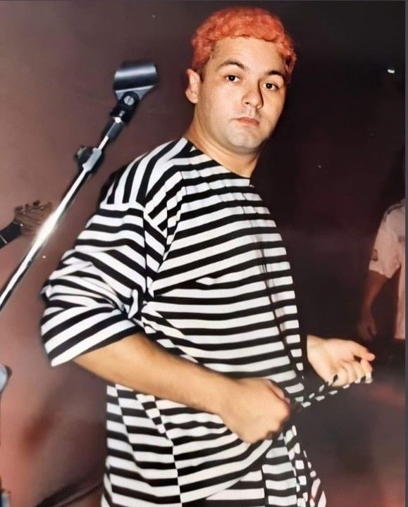 thinkerjulio's tweet image. hoje, nosso anjo de cabelos cor de fogo estaria completando seus 56 anos. eu espero que esteja comemorando aí de cima junto aos meninos, porque aqui, por mais que reste saudades, o nosso amor sempre prevalecerá, e você estará pra sempre em nossos corações. nós te amamos! ✨️❤️