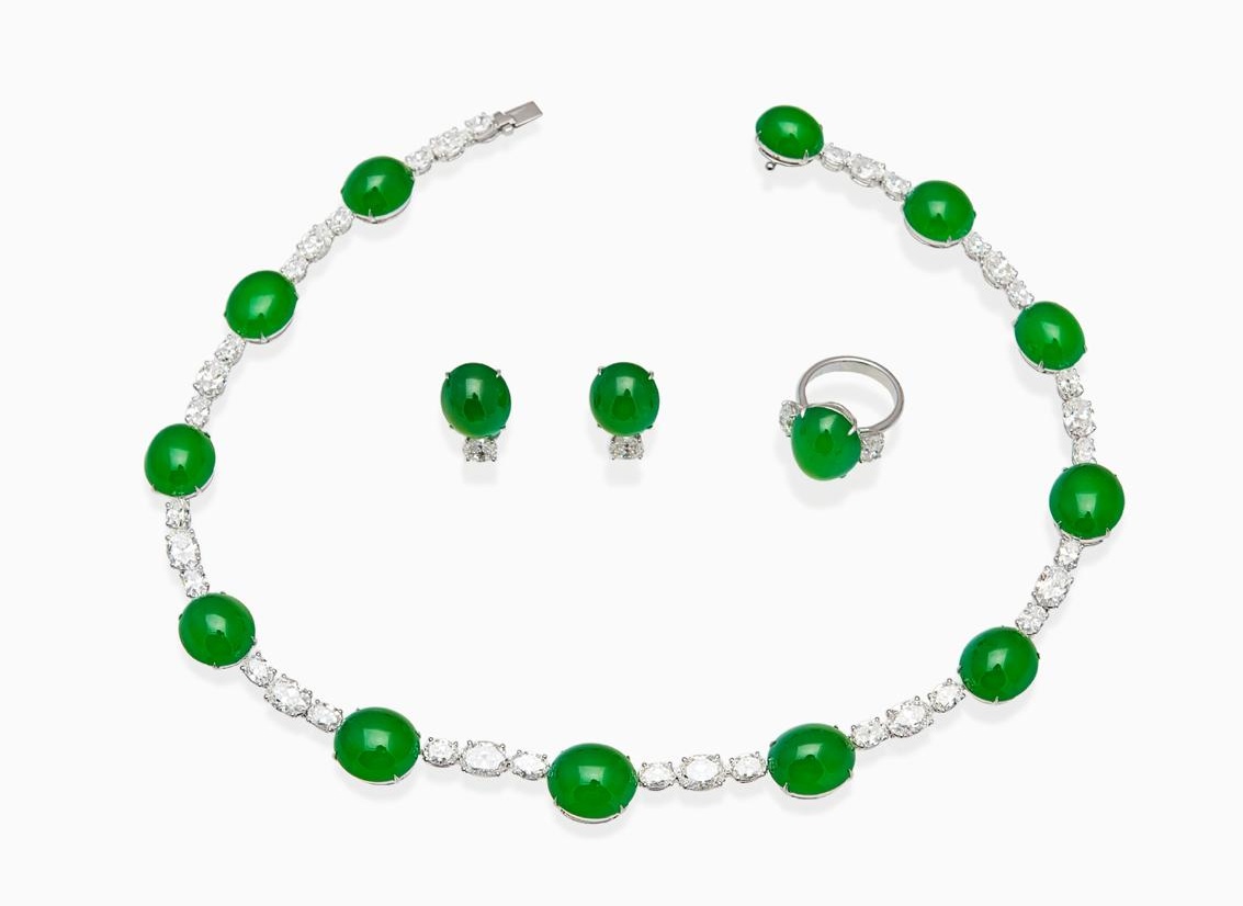 SSEFgemlab's tweet photo. To start off the new year, we will be sharing some auction highlights from 2023 (2/5)

Imperial Blossom Jadeite and Diamond Parure (total 180.20 ct jadeite) sold by Sotheby's Hong Kong for 20,415,000 HKD in October 2023 with SSEF Report 132360. Photo: SSEF / #Jade #Gemmology https://t.co/CndNuTc6rL