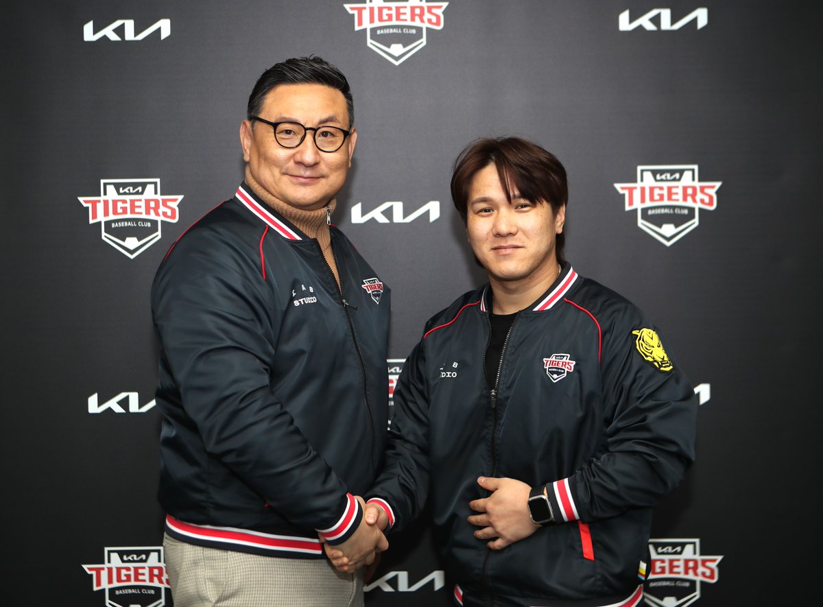 KIA 타이거즈가 내야수 김선빈과 FA 계약을 체결했습니다.

KIA는 4일 김선빈과 계약 기간 3년에 계약금 6억원, 연봉 18억원, 옵션 6억원 등 총액 30억원에 FA 계약을 맺었습니다.

naver.me/xjJ74WUe