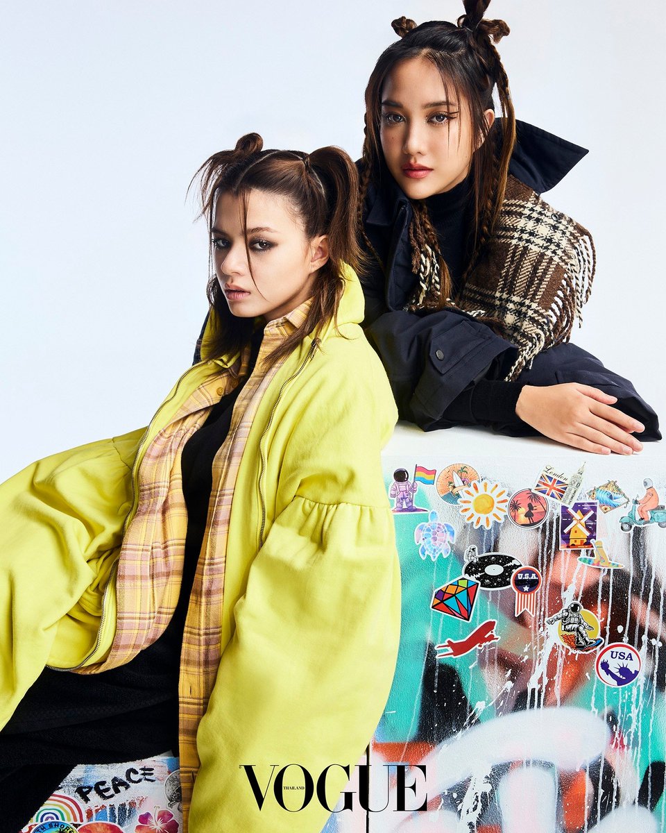 VogueThailand's tweet photo. #VogueThailandJan2024 คัฟเวอร์เกิร์ล ‘ฟรีน-สโรช���' และ ‘เบคกี้-รีเบคก้า' สองนักแสดงสาวที่มาแรงแบบฉุดไม่อยู่ กว่าพวกเธอจะเดินมาถึงจุดนี้ต้องฝ่าฟันเรื่องราวมากมาย ทําให้พวกเธอเติบโตและก้าวขึ้นมาเป็นไอดอลยืนหนึ่งในใจทุกคนในวันนี้ วางแผงเร็วๆ นี้! #VoguexFreenBecky #FreenBecky https://t.co/Uxg0KtseXA