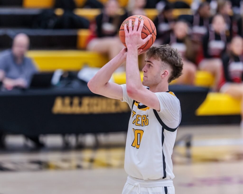 NATigerAthletic's tweet photo. Boys Basketball Recap: @NAboysbball stuns New Castle, 57-45, to open section play.

🔗- https://t.co/yVkoZrHnVX https://t.co/aGzhEoBoHE