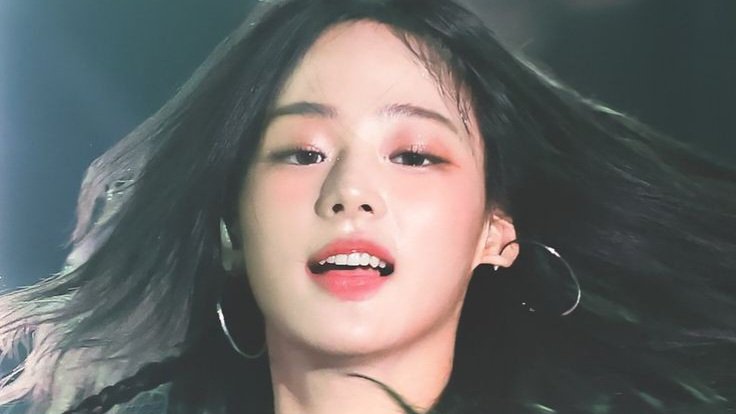 impurinzies's tweet photo. 🐰 MINJI being a phenomenal idol:
A thread ~ https://t.co/VvFOtwJSW0