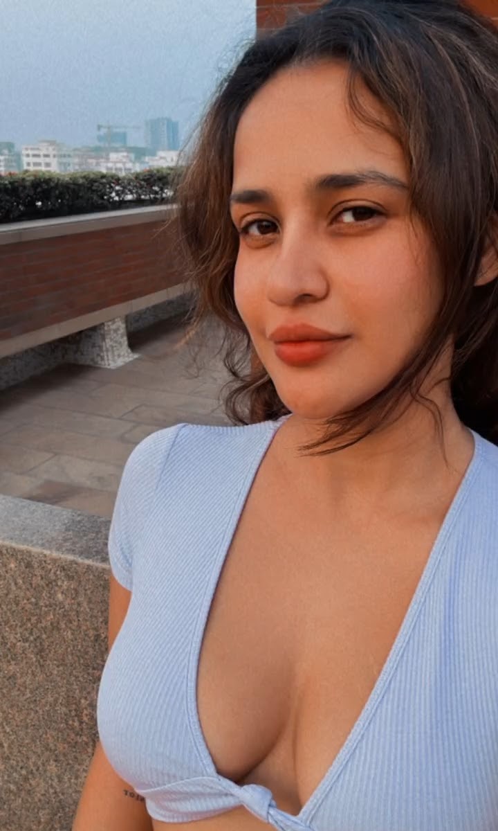 GC-VesOWkAECJpq?format=jpg&name=medium