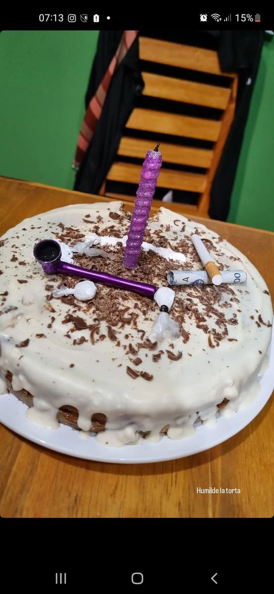 Creo que mis amigos piensan que me drogo mucho, pero bueno gracias por la torta