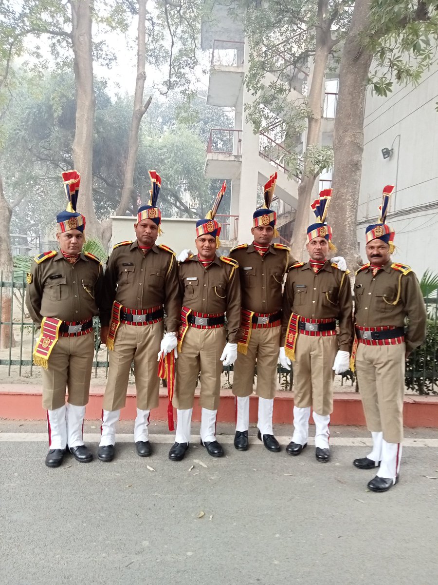 #होमगार्ड_एक्ट_में_संशोधन_करें माननीय प्रधानमंत्री जी 77वर्षो पुराने काले कानूनों को खत्म कर होमगार्ड एक्ट में संशोधन करें और तमाम भारतवर्ष के होमगार्ड जवानों को नियमित करने की प्रक्रिया जल्द से जल्द शुरू करे <a href="/narendramodi/">Narendra Modi</a> <a href="/AmitShahOffice/">Office of Amit Shah</a> <a href="/rajnathsingh/">Rajnath Singh</a> <a href="/AtishiAAP/">Atishi</a> <a href="/LtGovDelhi/">LG Delhi</a>