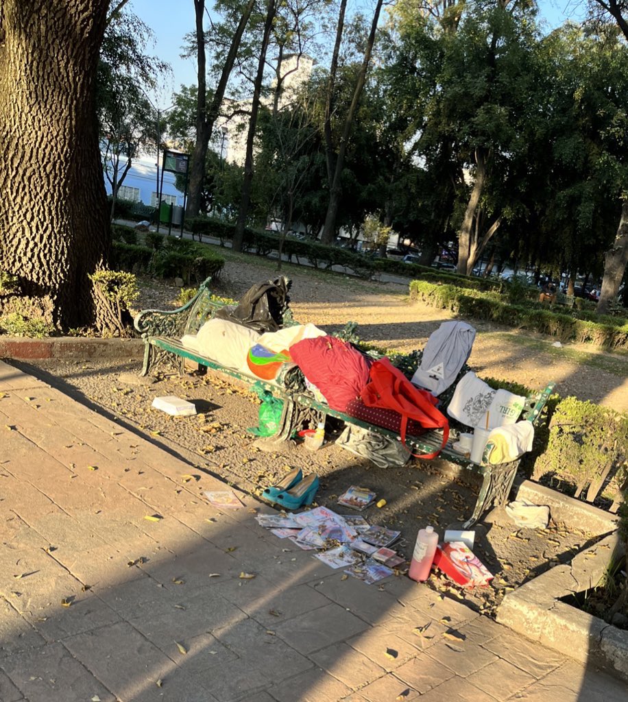 LauraOrn's tweet photo. @BJAlcaldia hoy visité el Parque de los Venados y lo encontré sucio, deforestado, con obras inconclusas, personas en situación de calle. El objetivo era entrar a la pista de patinaje la cual se encontraba cerrada al público con horario exclusivo para escuela de particulares. https://t.co/cnaRmLIwIC