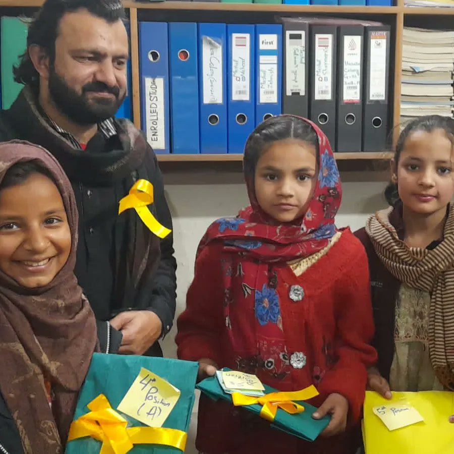 SLP_Vision21's tweet photo. A quiz competition was organised at the Speed Education School, Rawalpindi to encourage students to learn. We've distributed gifts to all the students so that all feel motivated. 

It was a real fun and learning opportunity for the students. 

#slpvision #visionschools #attock https://t.co/pABsMDMWtV