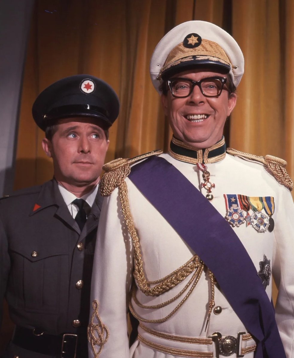 eric_ernie_col's tweet photo. #StillBringingSunshine 👓🌞♥️
#MorecambeAndWise #EricAndErnie
#TheMagnificentTwo #Parazuellia
#CampGrande #MargitSaad https://t.co/QzIj9rHF2j