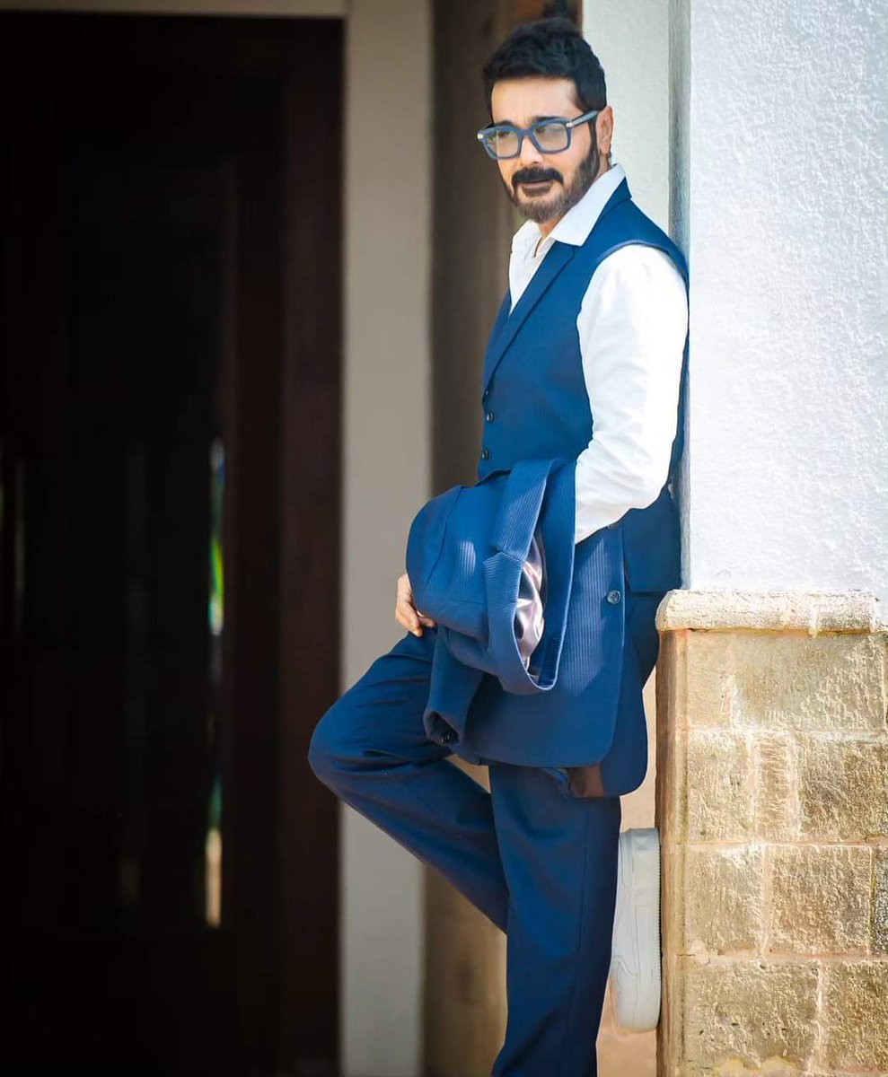 AvijitK72337950's tweet photo. New Look এ আমাদের সকলের প্রিয় #বুম্বা_দা 😍
#Look #NewLook #Challenge #LooksChallenge #LooksChallenge2024 #BumbaDa #ProsenjitChatterjee #TollywoodKing
@prosenjitbumba
@pfcprosenjit
#TeamPFC https://t.co/lGAUpGaiYf