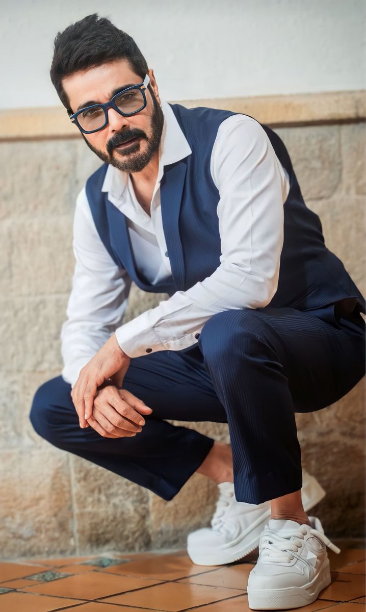 AvijitK72337950's tweet photo. New Look এ আমাদের সকলের প্রিয় #বুম্বা_দা 😍
#Look #NewLook #Challenge #LooksChallenge #LooksChallenge2024 #BumbaDa #ProsenjitChatterjee #TollywoodKing
@prosenjitbumba
@pfcprosenjit
#TeamPFC https://t.co/lGAUpGaiYf