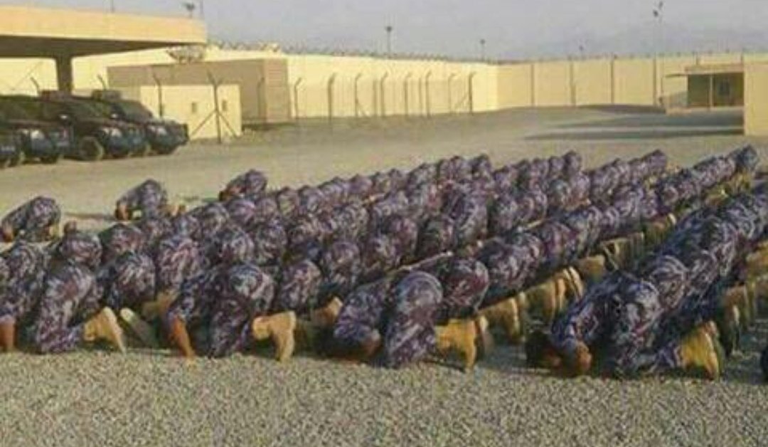 ssrrss53's tweet photo. #شرطه_عمان_السلطانيه

هنا ركعوا هنا سجدوا
هنا الأيام تشهدْ أنهم صمدوا

وما هانوا ولا لانوا
وهذا عزمهم شاهد
وهم بالحق قد شهدوا

رجال الله قد حُمِدوا
فكان الحمد ديدنهم وهم لله قد حَمدوا

رجال عمان والسلطان
إذا جَدّ الوغى جدّوا

وما كانوا سوى أُسدٌ
تُخلّدهم صنائعهم وقد خلدوا

راشد https://t.co/6nAF3Bqb9R