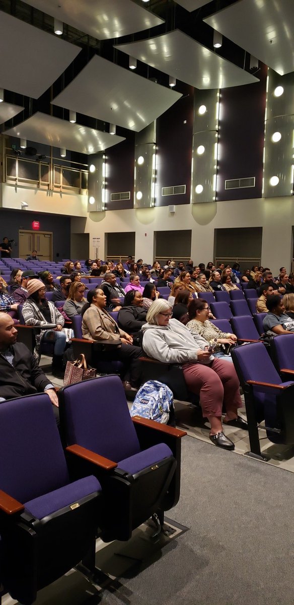 AdeleT75's tweet photo. Day 1 of It's an Onion 🌰with @drwalkerspeaks we learned the importance of peeling back the layers of each other's stories.  Thank you to @dinaLwalker &amp; @drdmhunter who shared their stories today!  I can't wait until tomorrow!!!  #IBelieveInFUSD https://t.co/TZLmKWbQmf