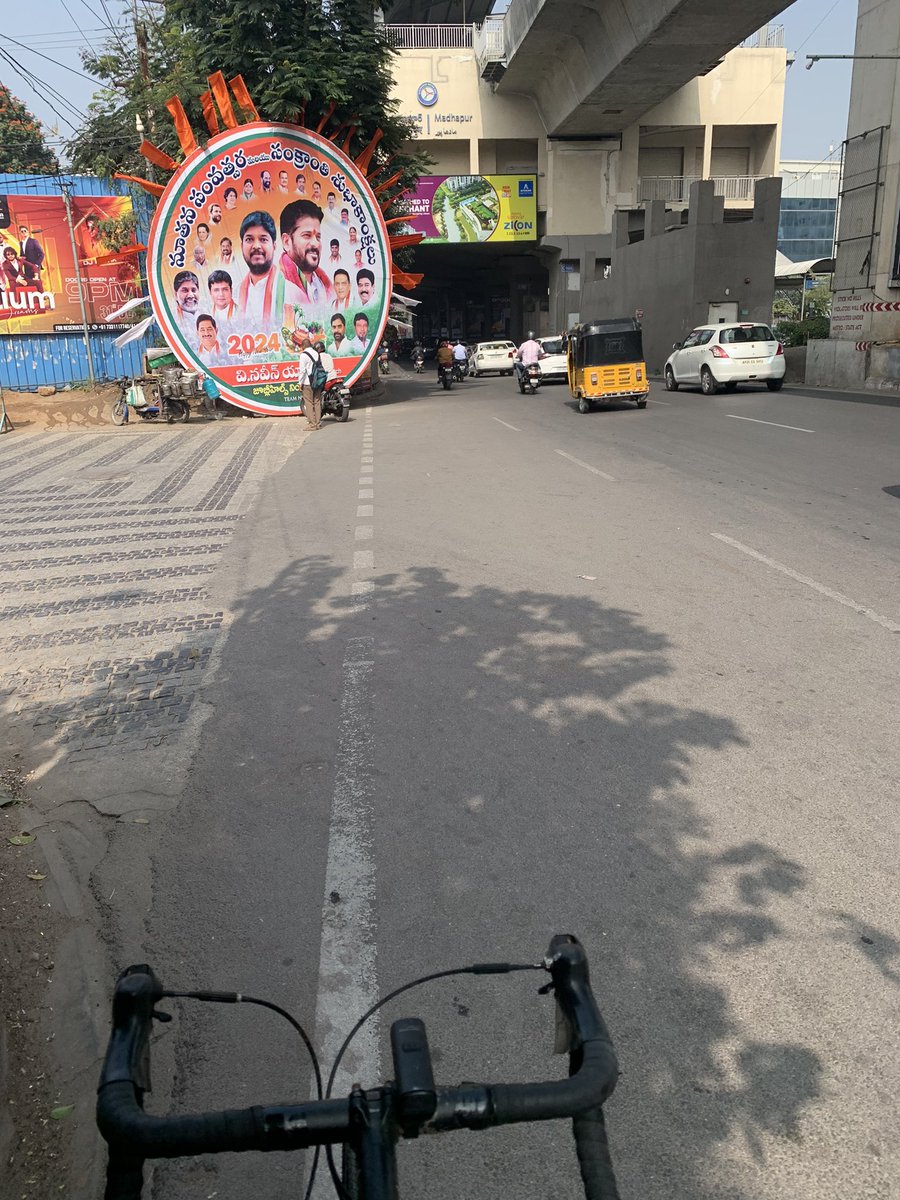 gsreecharan's tweet photo. Why are these flexi banners for politicians normalized in public spaces, they’re quite detrimental to our living environment 💯 Pls kindly take appropriate action @Director_EVDM @CEC_EVDM @TelanganaCMO @HydcyclingRev #wetoosharetheroad #IndiaCycles4Change #beonecarless https://t.co/qcLAIyPu2h