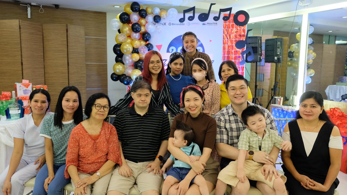 bryandsi's tweet photo. Throwing it back to our annual Thanksgiving Party, where we turned up the retro vibes! 🕺💃🎉🙌

A heartfelt shoutout to our incredible employees, the true stars of our Company's success. 🌟 Let's keep rocking and rolling together! 🎈✨

Cheers to the HEART of our Company! 💖🥂 https://t.co/e09f8o4DbW