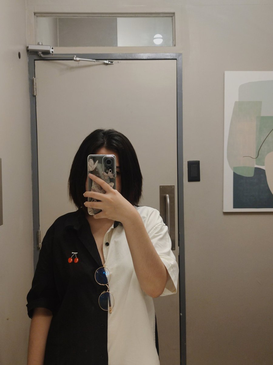 letteveryday's tweet photo. New year, new chapter. 
Still the old mirror selfie habit. Haha https://t.co/Hu2jPv7w10