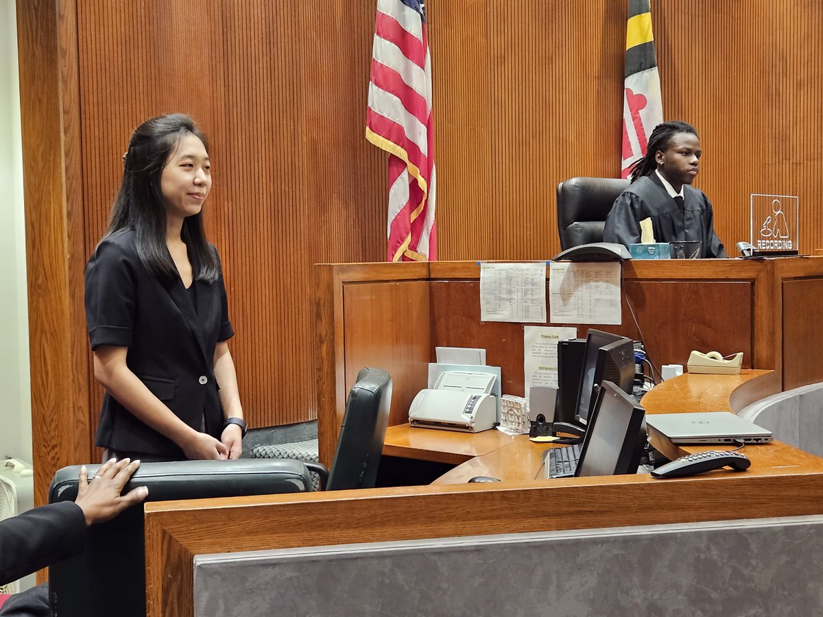 LowerthebarPols's tweet photo. Fall semester is starting to move now - its time for Mock Court! We have a judge, bailiff, defense counsel, &amp; the @montgomerycoll Supreme Court participating in a case involving unreasonable searches &amp; seizures, guns, &amp; methamphetamines. Critical thinking &amp; active learning!! https://t.co/iFllxMigum
