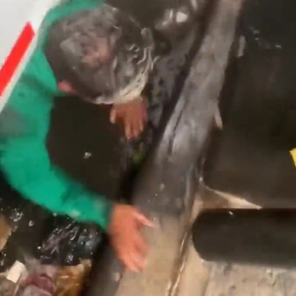 apurv_anand's tweet photo. @PicturesFoIder LMFAOOO dude in the green sweater is gonna wake up with 7 arms and 2 tentacles tomorrow splashing in that nuclear waste water 😭 https://t.co/eQ9BTdWl4b