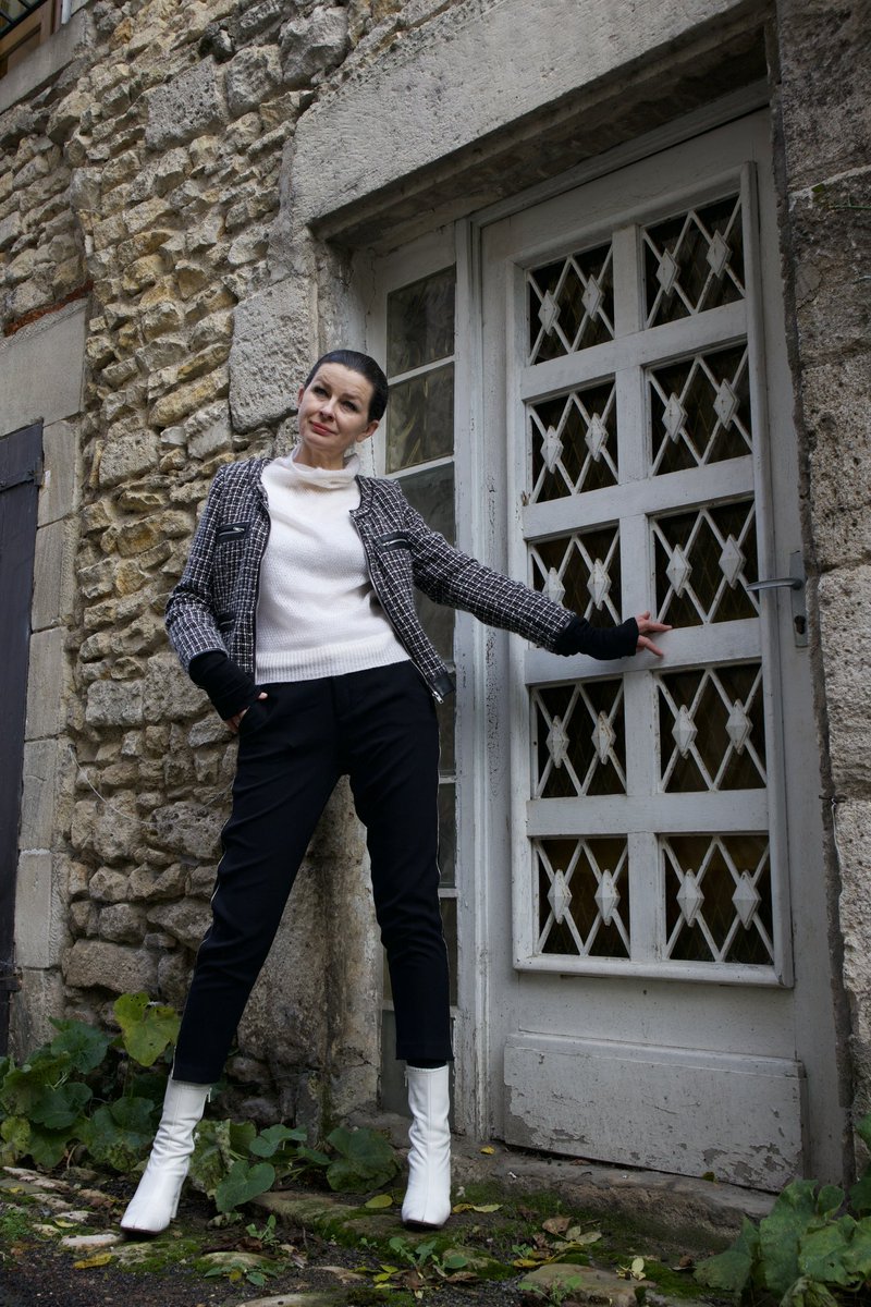 TrendTendance's tweet photo. Je continue, entre écriture , entre des leçons de piano, les shootings organisé , les voyages prévue pour 2024,  je cherche les investisseurs …
#tendance #consulting #fashionblogger https://t.co/G3Gl6aQxOR