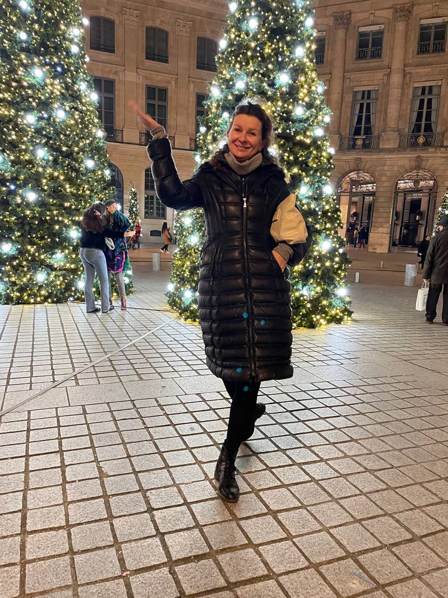 TrendTendance's tweet photo. Je continue, entre écriture , entre des leçons de piano, les shootings organisé , les voyages prévue pour 2024,  je cherche les investisseurs …
#tendance #consulting #fashionblogger https://t.co/G3Gl6aQxOR