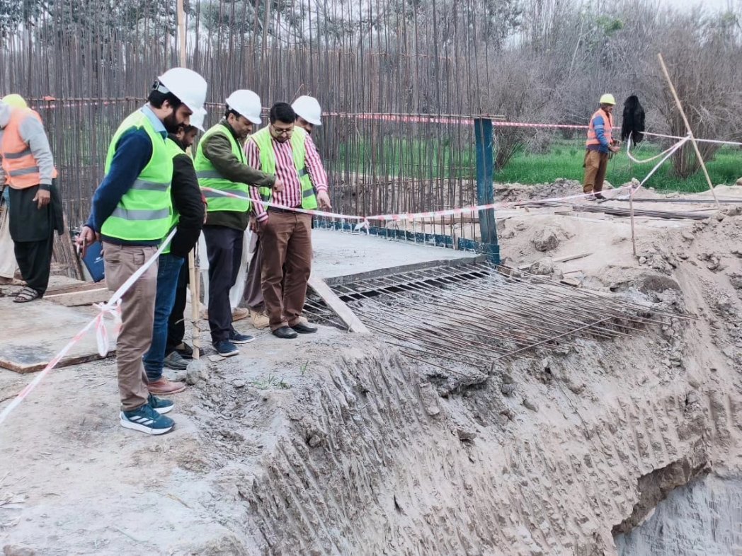 PRMSC_Official's tweet image. PRMSC Project Updates | Tehsil Alipur

Infrastructure Engineer on-site, leading discussions with Tehsil staff and Contractor's reps. A thorough review of ongoing civil works, emphasizing quality progress, acknowledging achievements, and sharing valuable insights.

#PRMSC #lgcd