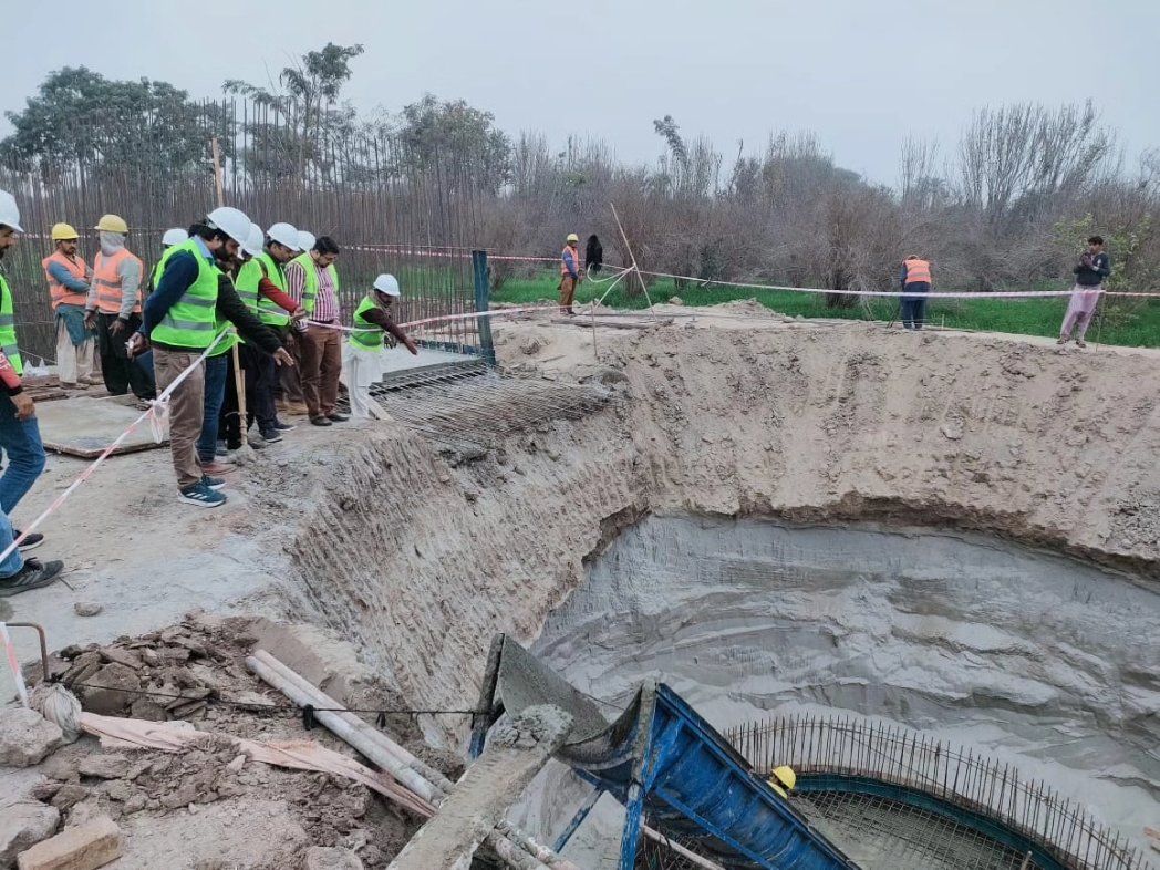 PRMSC_Official's tweet image. PRMSC Project Updates | Tehsil Alipur

Infrastructure Engineer on-site, leading discussions with Tehsil staff and Contractor's reps. A thorough review of ongoing civil works, emphasizing quality progress, acknowledging achievements, and sharing valuable insights.

#PRMSC #lgcd
