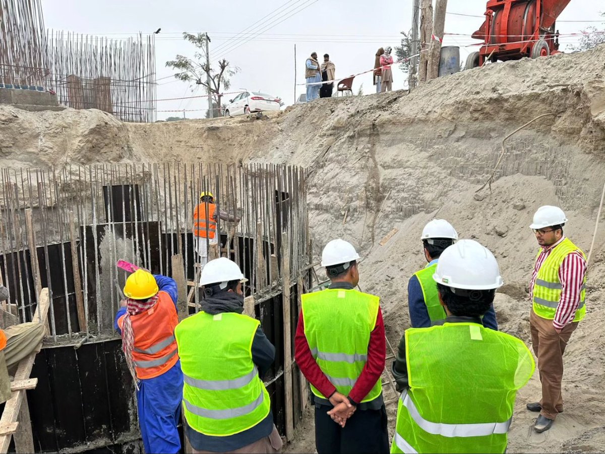 PRMSC_Official's tweet image. PRMSC Project Updates | Tehsil Alipur

Infrastructure Engineer on-site, leading discussions with Tehsil staff and Contractor's reps. A thorough review of ongoing civil works, emphasizing quality progress, acknowledging achievements, and sharing valuable insights.

#PRMSC #lgcd