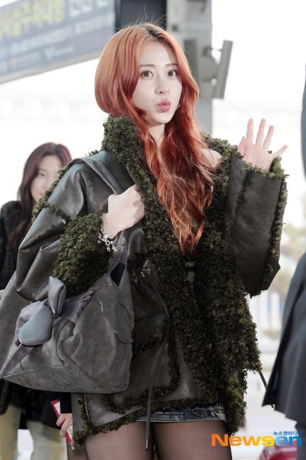ᨦ HUH YUNJIN CLOSET ᨩ on X: 