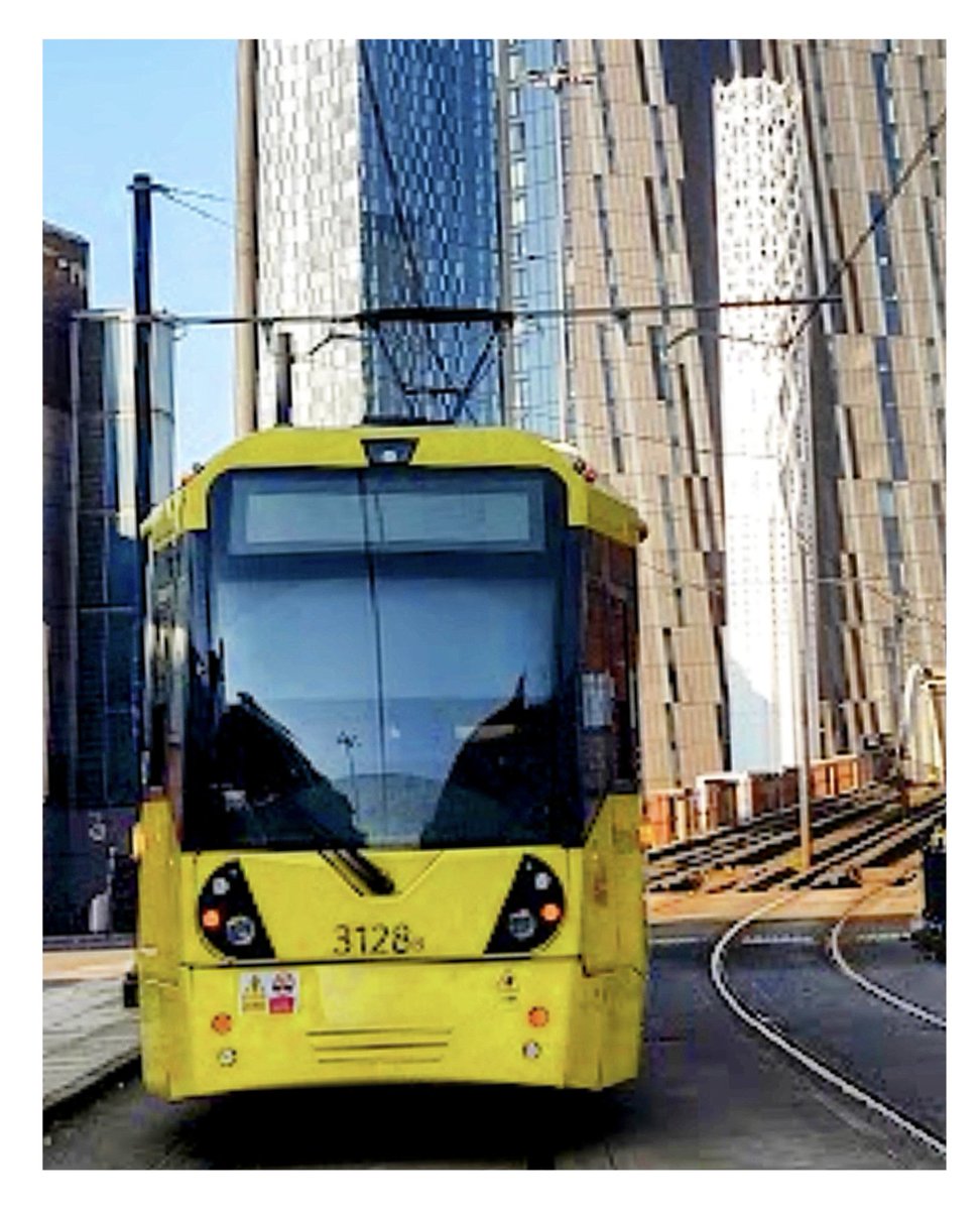 MonicaCrimmins's tweet image. Good morning Thursday. Nearer to weekend 😊 You know your in Manchester when you spot the tram🚊 #MANCHESTER #tfgm #BeeNetwork