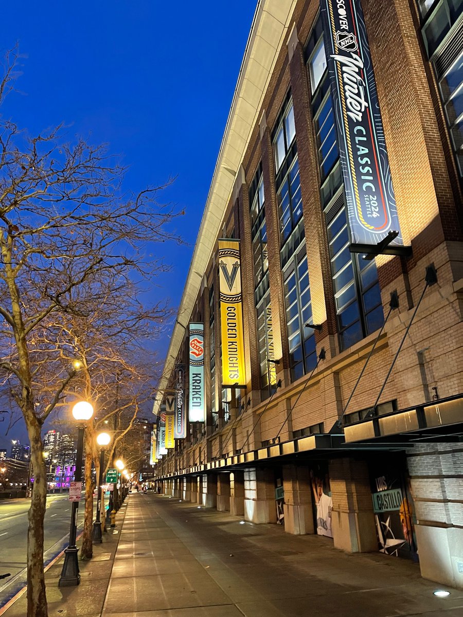 After literally hundreds of Mariners games at T-Mobile Park, today for the first time in my life, I finally got to go on the field, sort of.

Thank you <a href="/SeattleKraken/">Seattle Kraken</a> for doing this. #WinterClassic