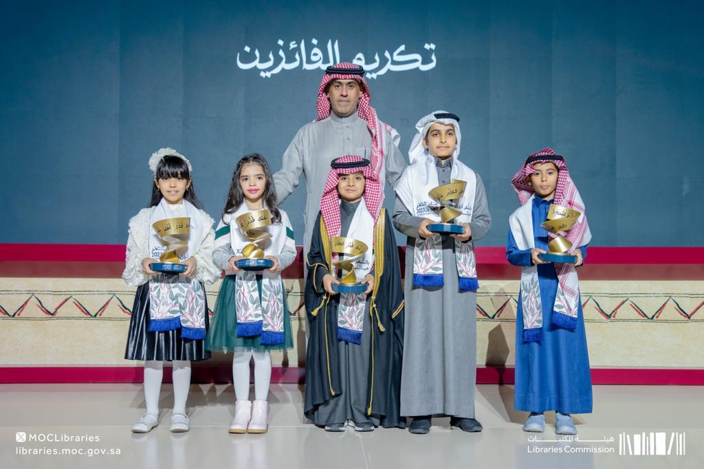 MOE_EEH's tweet photo. مدير عام #تعليم_الأحساء يهنئ الطالبة فجر أيمن الرزق من ابتدائية الجبيل الثالثة 
لفوزها بجائزة  المرتبة الأولى في #مسابقة_بالشعر_ألوّن_حياتي 

الذي نظمته وزارة الثقافه https://t.co/2AuOOXYNAn