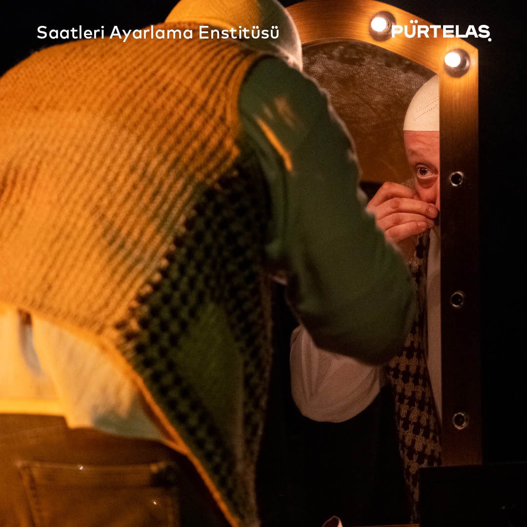 Yeni yılda saatlerimizi ayarlamaya kaldığımız yerden devam ediyoruz. 
Şimdi saatlerimiz Saatleri Ayarlama Enstitüsü için çalacak! 

14 Ocak Pazar günü <a href="/ZorluPSM/">Zorlu PSM</a> ‘de buluşalım. Biletler <a href="/passo_com_tr/">Passo</a> ‘de.

#saatleriayarlamaenstitüsü