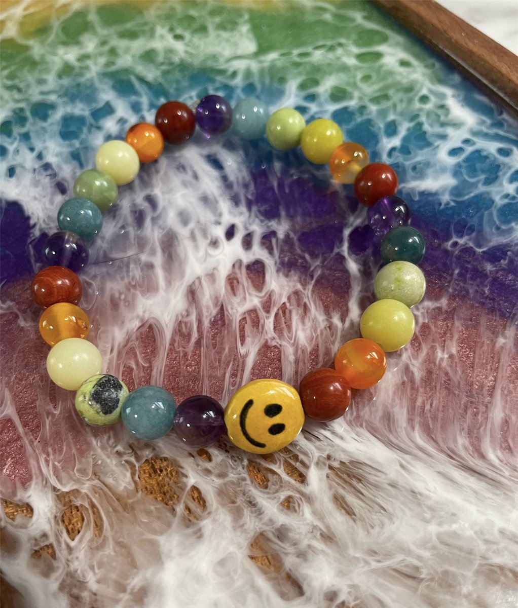The vibes are immaculate with these genuine stone rainbow pride smiley face bracelets! Includes red jasper, carnelian, dyed quartz, chrysoprase, apatite, & amethyst! Only a few available ❤️🧡💛💚💙💜 etsy.com/listing/164868…