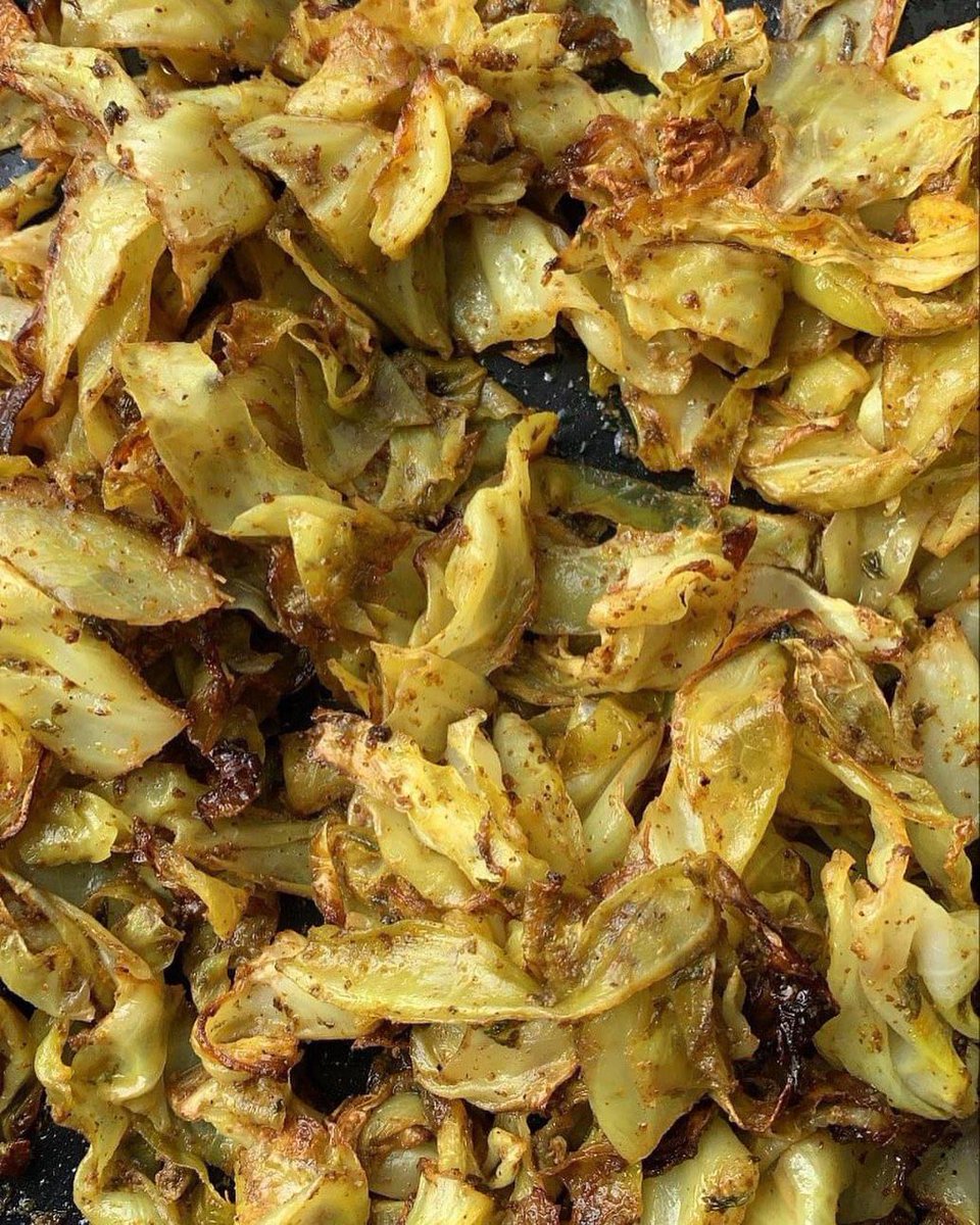 Queen_Finxa's tweet photo. Kitchen Tip 👌🏾

Roast your cabbage.
No, seriously, try it.

Instead of braising, place your chopped cabbage on a baking tray . Drizzle over a bit of olive oil, your favourite seasonings and toss. Bake at 180C for about 25-30 minutes, or until soft.

Simple, easy, no fuss https://t.co/1prV32pFCL