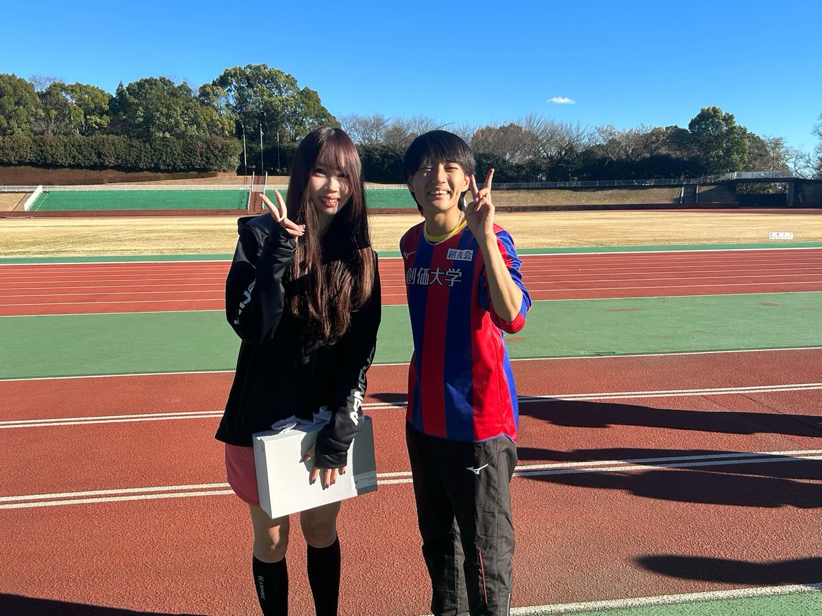 tamupi1203's tweet photo. 大会終わりました！
まさかの、、私だけの為のペースメーカーを智美ちゃんがしてくれる事に😭😭😭嬉しすぎて泣く女、幸せな時間でした🥲
最後ジャンケン大会でも勝ってしまいシューズをゲットして智美ちゃんにサイン頂きました☺️
吉田響君と主催の渡邉さんと一緒に撮ってもらいました✨
#keisoproject https://t.co/FKUfAPjI2C