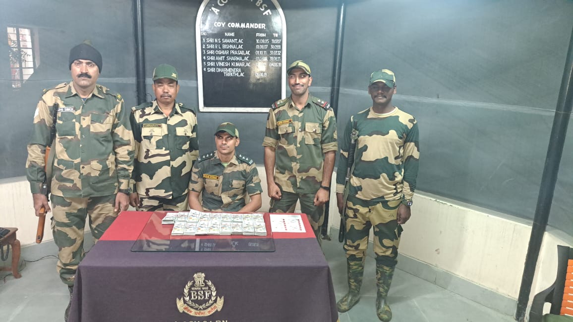 03.01.2024 In Int based operation,#AlertTroops of BOP-Betai @BSF_SOUTHBENGAL, foiled Currency smuggling attempt at the International border of Dist-Nadia(WB) & seized 1,66,900/-US Dollar currency value ₹ 1.39 Crore-,being smuggled from India to Bangladesh. #FirstLineofDefence