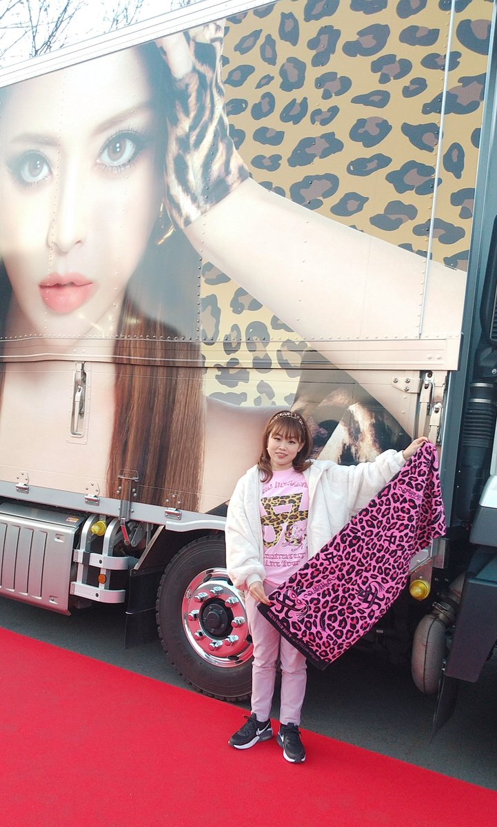 kono910's tweet photo. ご挨拶遅れましたが今年もよろしくお願いします🙏💕
嬉しいこと2つ✌️

カウコン2日間参戦しました！
30日はまさかの✨最前列✨
小学生の頃からずっと好きだったあゆが目の前に😭✨一生忘れない！

今までいつも一人で、会場で誰かと話すらしたことない友達ゼロの私に友達が出来た💓とても嬉しい🥰🥰 https://t.co/3ec4BStzuo