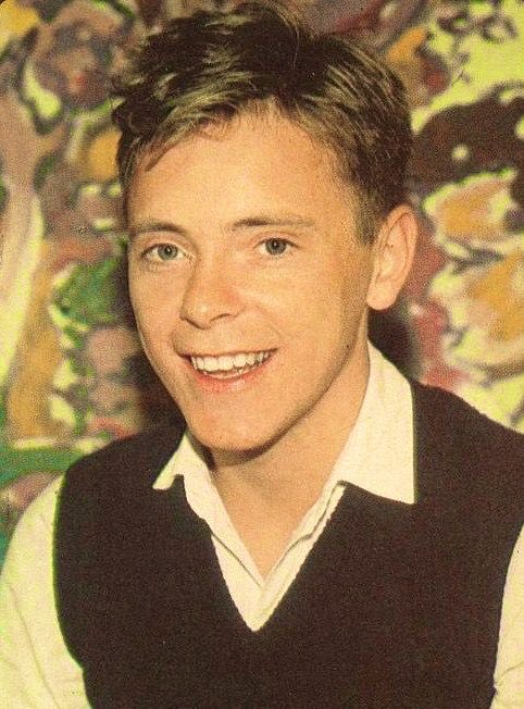 Happy 68th birthday to #BernardSumner of Joy Division, Electronic, Bad Lieutenant and New Order.

What are your favorite New Order tracks?