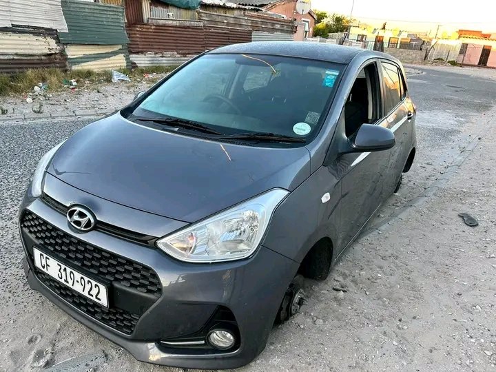 Am_Blujay's tweet image. Looking for the owner, car is at Dyakalashe Street in Philippi