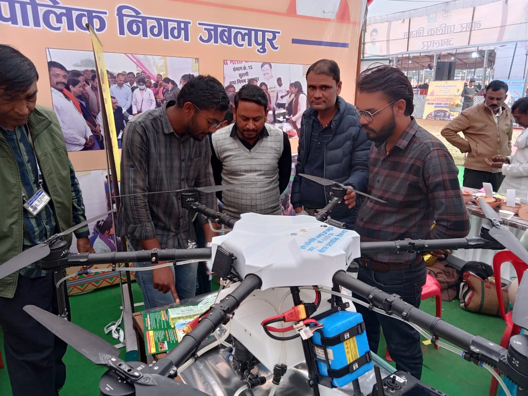 IoTechWorld's tweet photo. Successful participation by our Partner at Kisan mela Jabalpur, MP with a substantial turnout of visitors and farmers showing keen interest in our innovative AGRIBOT drone technology.
#IoTechWorld #Jabalpur #MadhyaPradesh #KisanMela #AgriTech #Agribot #Farmers https://t.co/uTCpAwREV8