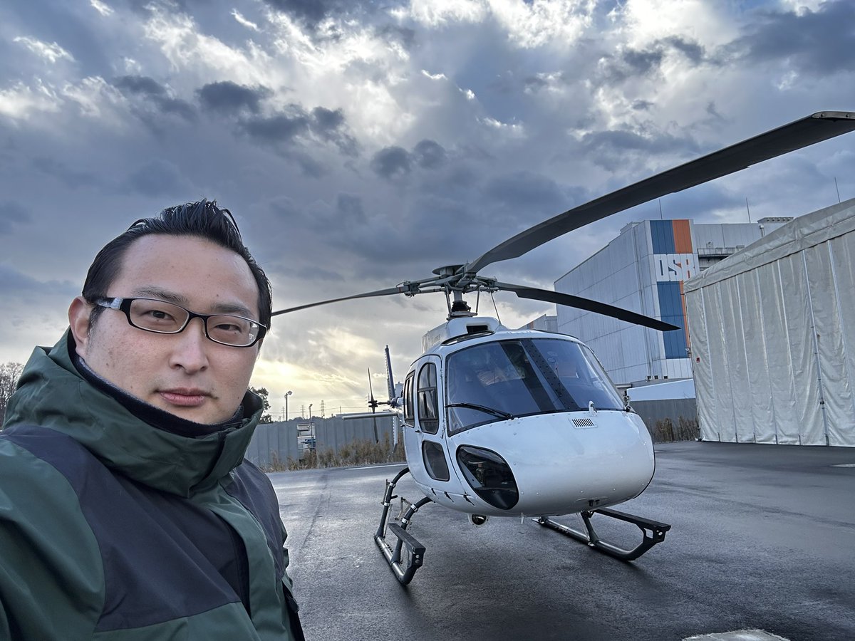 GonzoTambourine's tweet photo. 買い出し任務完了！
輪島市より要請のあった物資を積みすぎたためゴンゾーの入るス��ースがなくなったのと、夕暮れ近く有視界飛行の限界時間が迫っており、現地に泊まることになると逆に迷惑をかけることになるとの判断が下ったため残念ながら現地入りは断念。
パイロットの方に託します。 https://t.co/zagFz7D00z