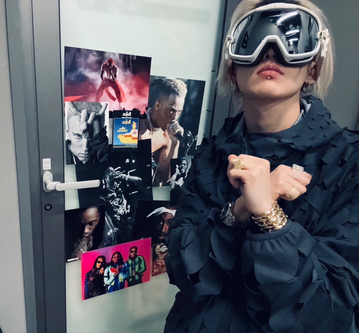 TRSRVERSE_'s tweet photo. [240104] 🦔트레저 최현석🌟위버스

“포스터 붙이기 놀이 with ma idolz”

トレジャー チェヒョンソク
TREASURE CHOI HYUNSUK 
@treasuremembers https://t.co/RYXqDHQC2u