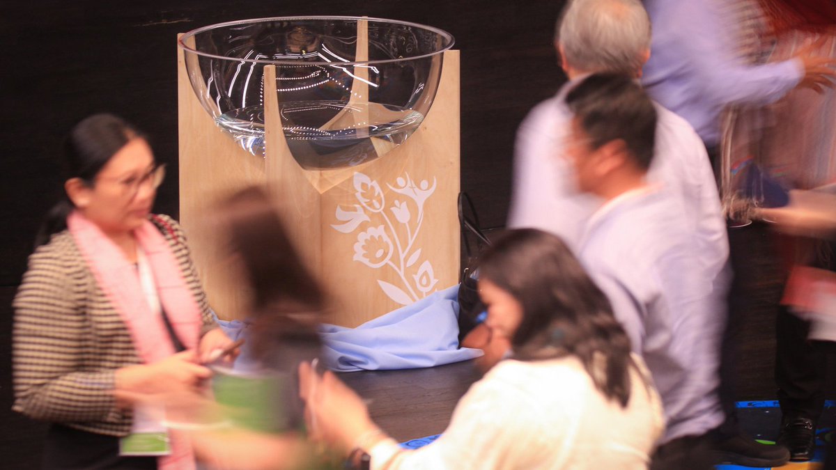 lutheranworld's tweet photo. #ThrowbackThursday: at the Thirteenth #LWFAssembly last year, we celebrated our shared faith and baptism. Let us take a moment to remember our calling and shared journey as a Lutheran Communion.

What are the special moments at the Assembly that remind you of your baptism? https://t.co/2Rpi56k6SL