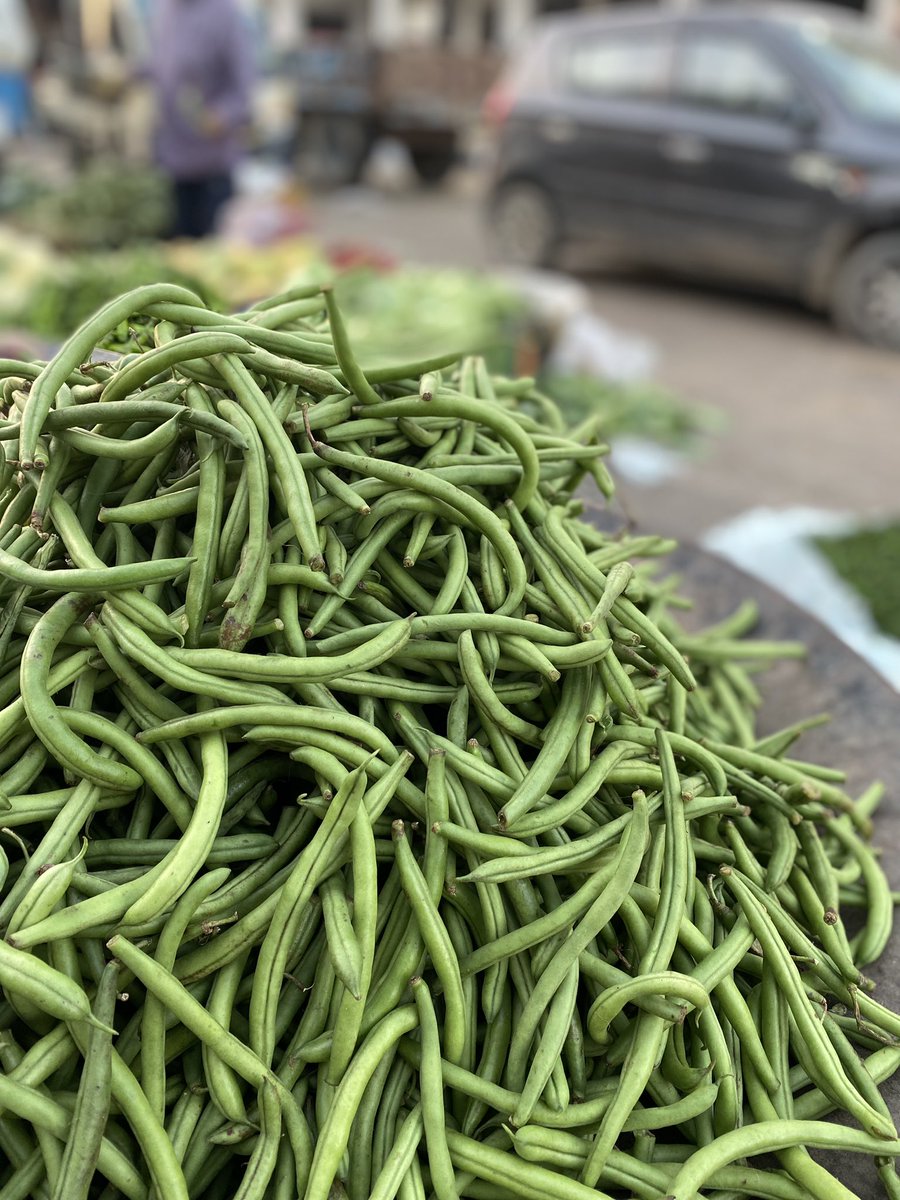 Vedic_restro's tweet photo. At Vedic, Jodhpur, culinary excellence begins with the daily harvest – fresh vegetables, fiery chillies, crisp carrots, sourced meticulously from local markets. Each dish is a canvas of vibrant flavors, a testament to our commitment to freshness. Elevate your dining experience! https://t.co/SXR6eJBxS5
