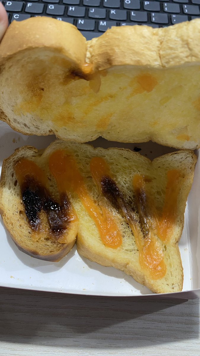 Annemlnd's tweet photo. Zuzur ini sad food bgt sih, ga sesuai harga. Buat harga 22k mending toast kompetitor sebelah atau malah roti di toko roti provinsi😩🥲🥹 https://t.co/KbvPll2efy