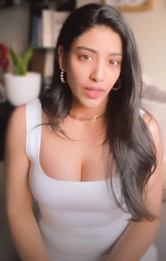 GC-zLR5XQAEYxjh?format=jpg&name=900x900