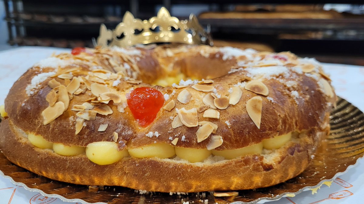 👑 ¡Celebra la llegada de los Reyes con nuestro Roscón! 🤩🍩
👑 Encarga el tuyo ahora y disfruta de la magia de la temporada con nosotros. Fecha límite para pedir tu roscón: día 3 de enero✨
#RoscónDeReyes #Tradiciones #HornoTradicional #Celebración #ReyesMagos #laTahonadelAbuelo