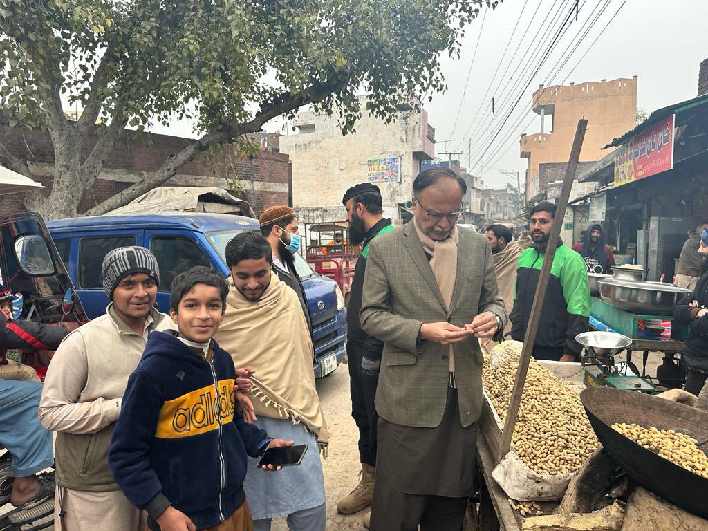 سردی میں گرم موم پھلی کھانے کا اپنا ہی مزہ ہے۔