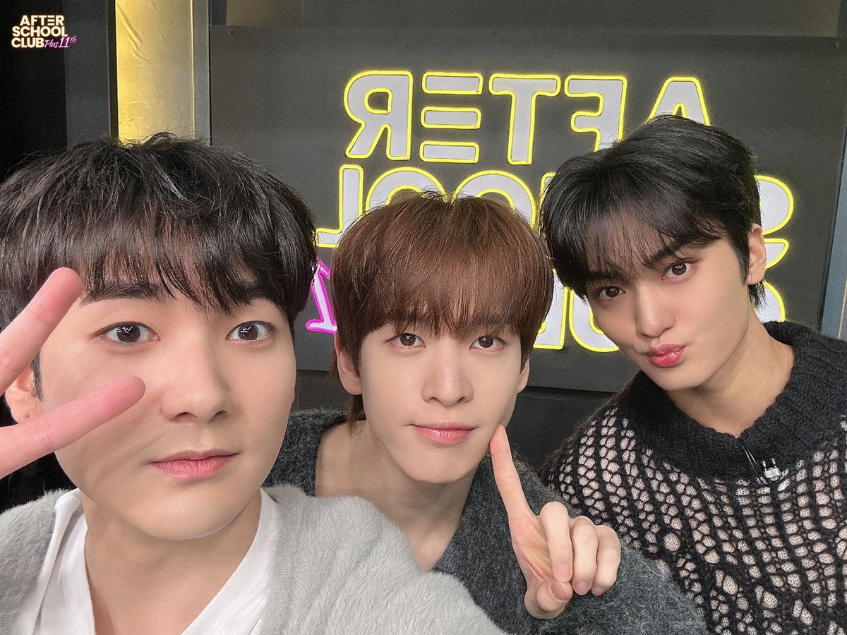arirang_ASC's tweet photo. [MC]
⠀
2024년 새해 첫 방송✨
새로운 세트에서 만난 짱엠씨즈 어떠셨나요?
에엣씨 패밀리 모두 마음에 들었길 바라며♡
올 한 해도 짱엠씨즈와 많은 추억 쌓아나가요🫶🏻
그럼 우리는 다음 주에 만나요👋🏻
⠀
@realaaronkwak @CRAVITYstarship https://t.co/3EpZrn9i4t